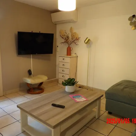 Holiday home Belle T3 Avec Terrasse Proche De La De St Cyprien